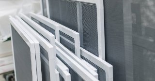 Москитные сетки на пластиковые окна Североуральск купить по цене от 952 руб.